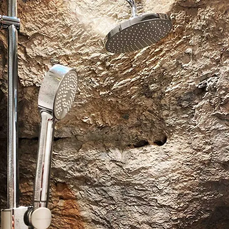 La Grotte Bed and breakfast 3*