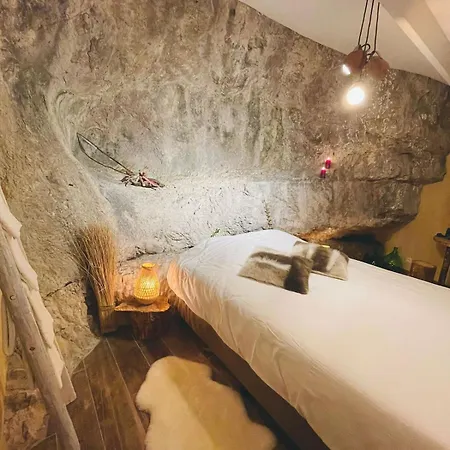 La Grotte Bed & Breakfast 3*