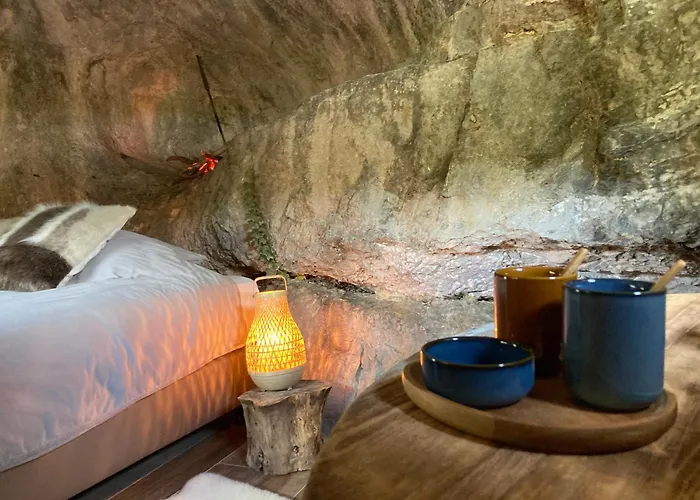 Couette-café La Grotte 3*