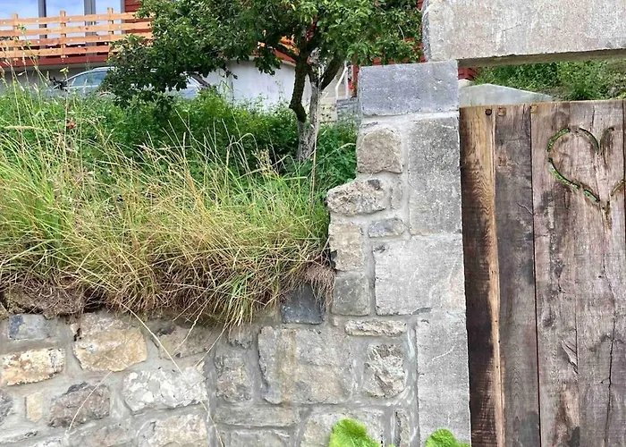 La Grotte Couette-café 3*