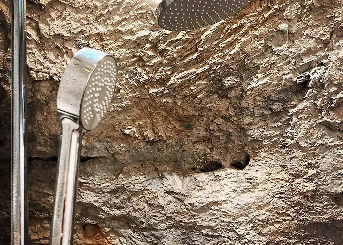 La Grotte Nocleg ze śniadaniem 3*