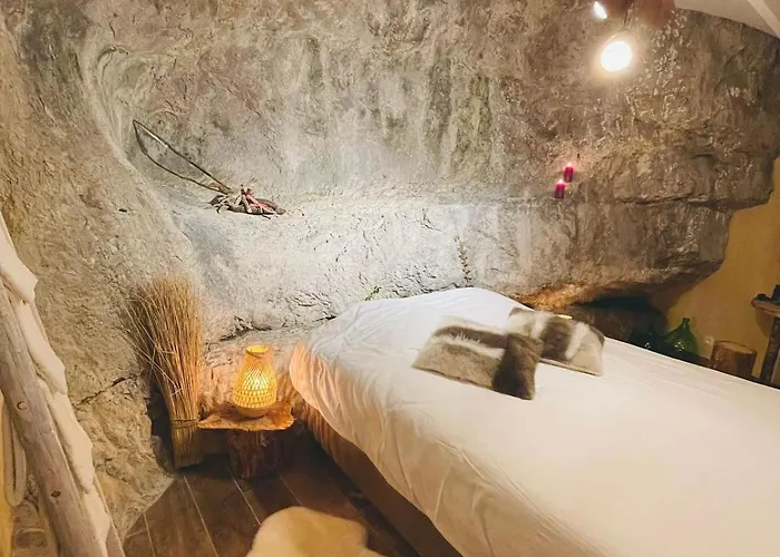 La Grotte Nocleg ze śniadaniem 3*